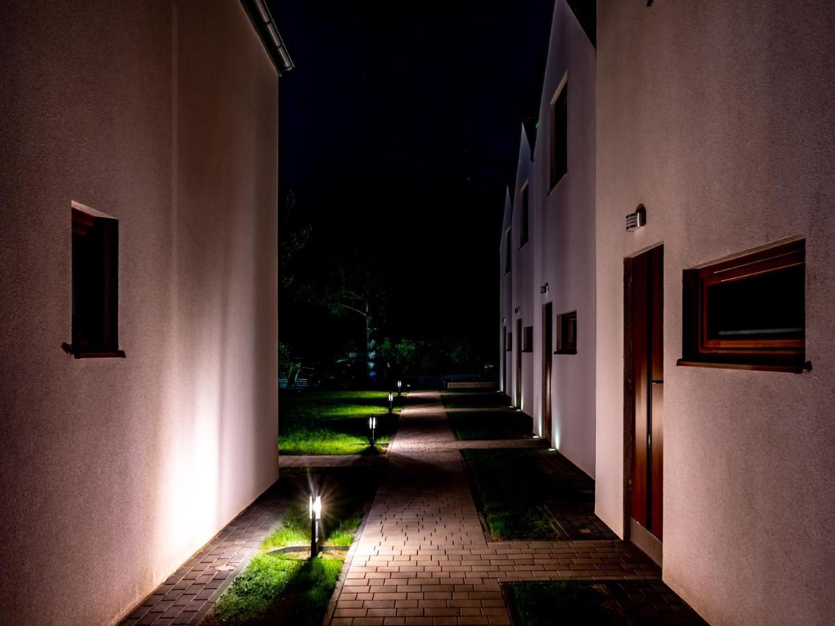 Nowoczesne Domki Sosnowa Przystan W Rozewiu Z Jacuzzi Jastrzebia Gora Exterior photo