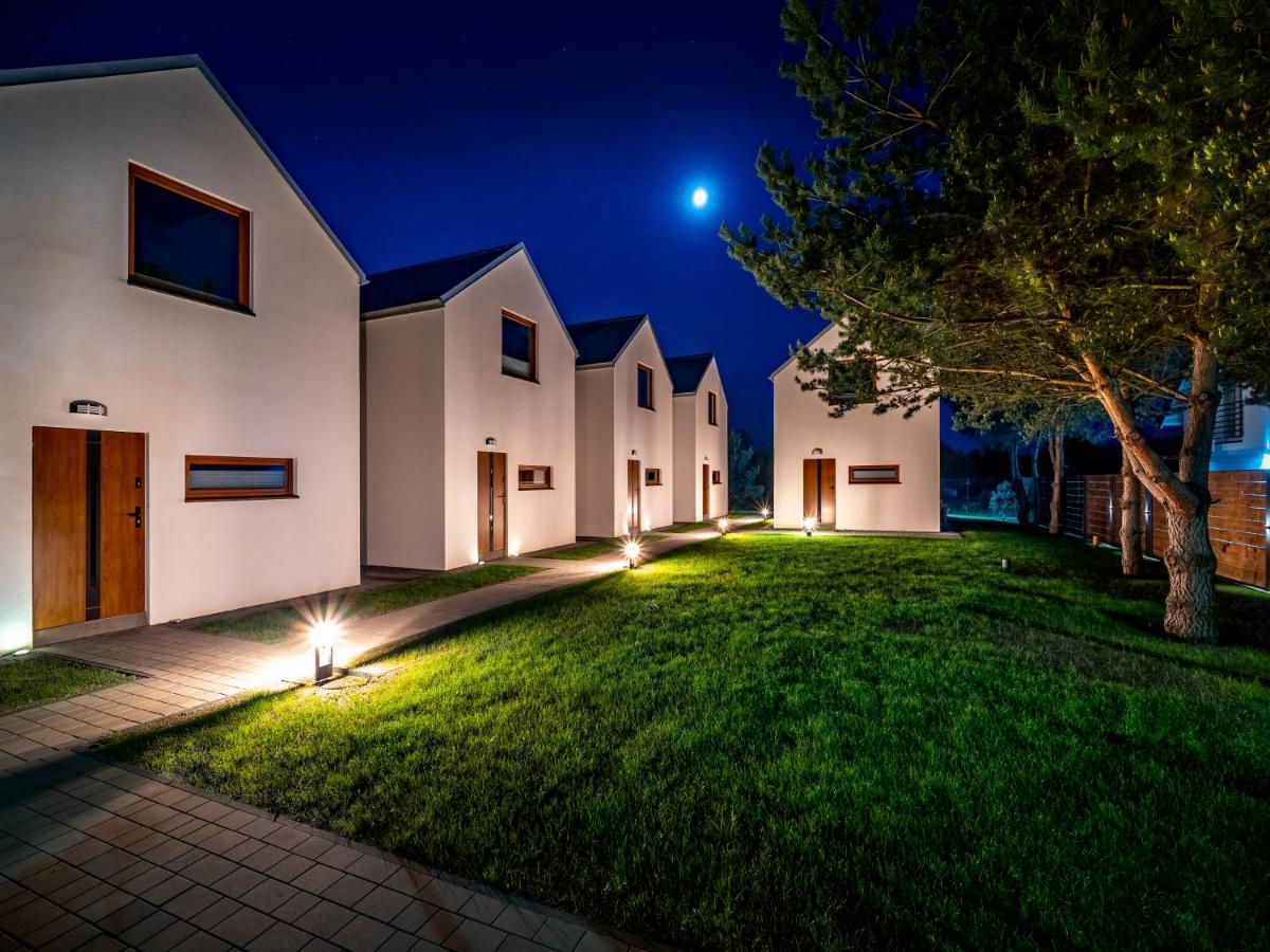 Nowoczesne Domki Sosnowa Przystan W Rozewiu Z Jacuzzi Jastrzebia Gora Exterior photo